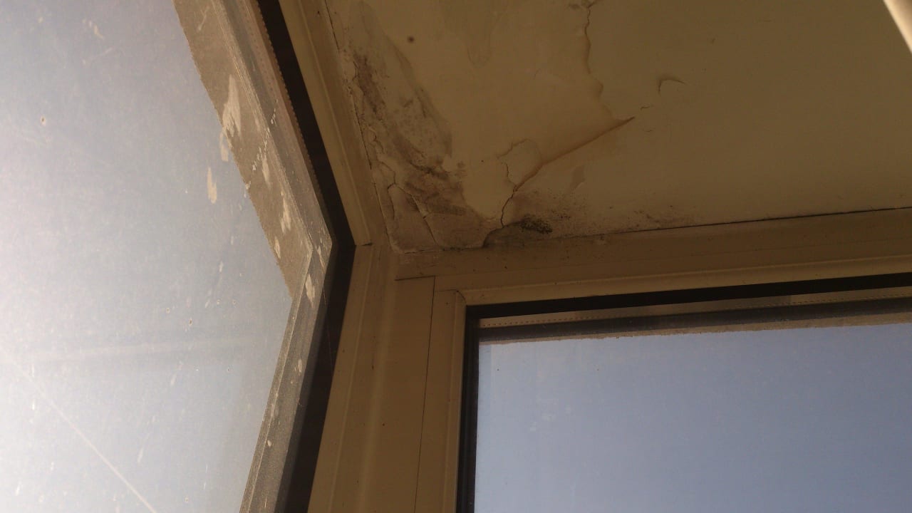 Schimmelproblem in der Zimmercke Hotel Cardinal Saint Peter