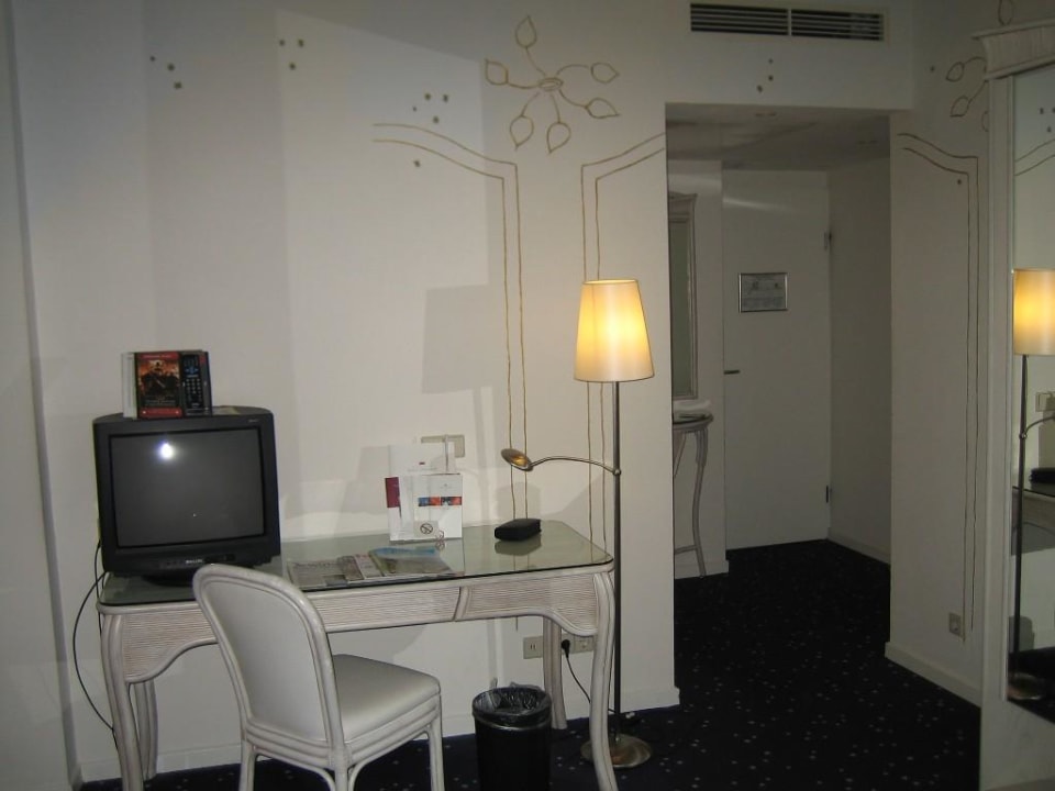 Hotel Königshof, Deluxe-Zimmer mit Rheinblick Ameron Hotel Königshof