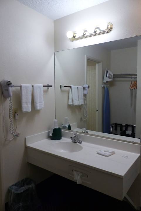 Vorraum zum Badezimmer GuestHouse Inn & Suites Idaho Falls