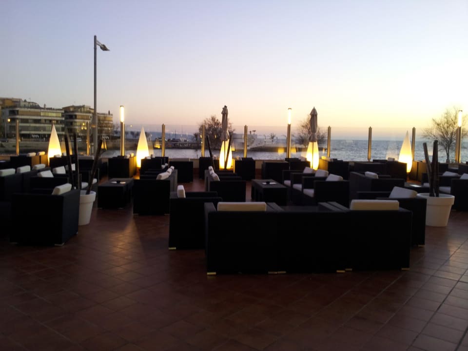 Terrasse bei Abend AluaSoul Palma
