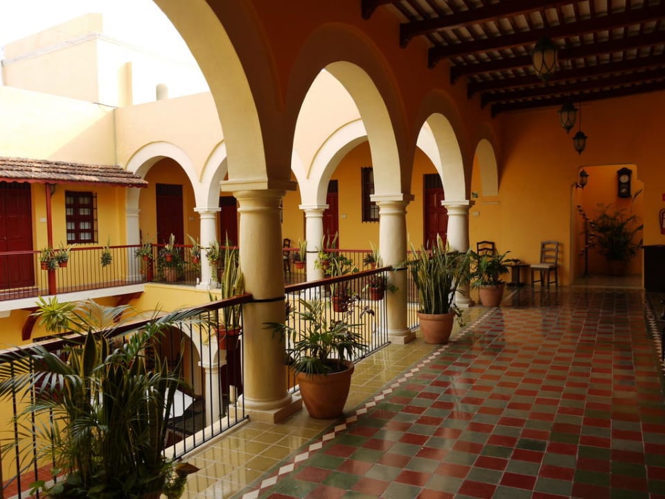 Innenhof aus dem 1. Stock des Hotel Castelmar Hotel Castelmar