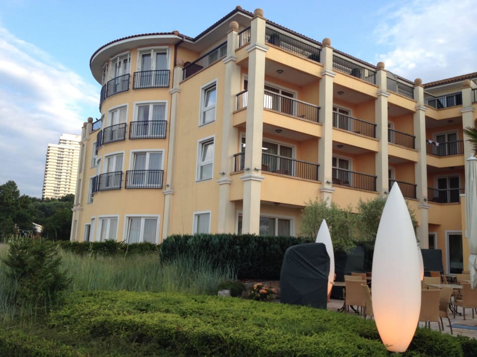 Blick auf die Terrasse  Hotel Gran Belveder