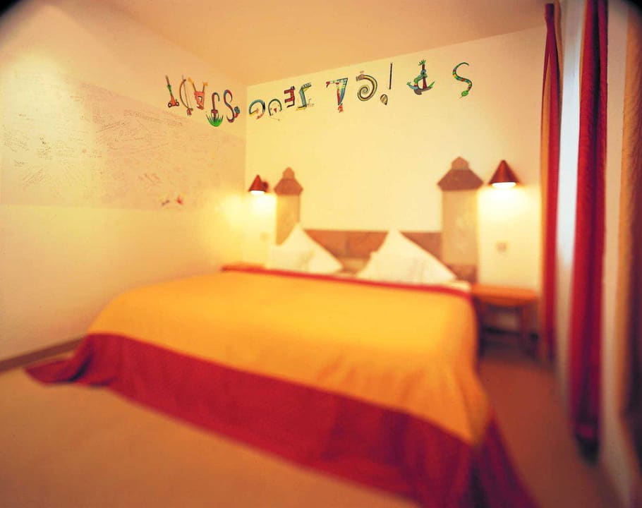 Mythenzimmer "Spielzeugstadt" Hotel Drei Raben