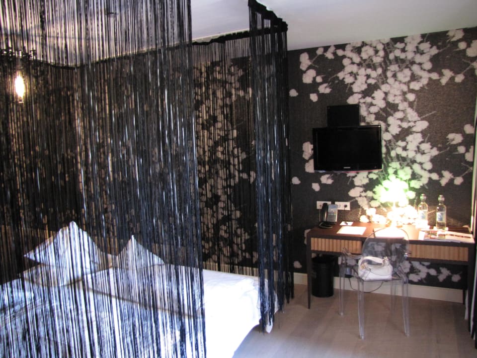 Wasserbett Black and White Suite The Alpine Palace