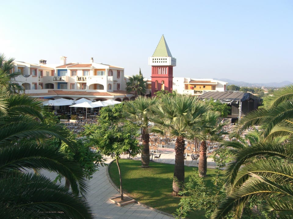 Blick vom Zimmer N530 auf den "Innenhof" blau punta reina