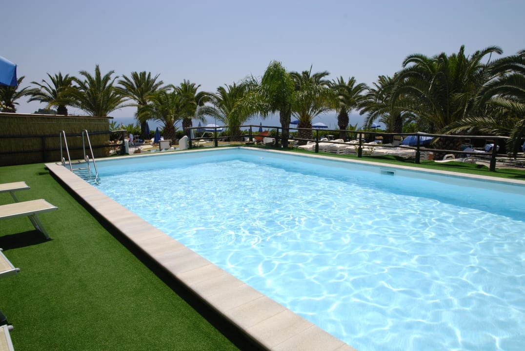 Einziger Swimming-Pool ohne heißes Wasser Borgo Romantica - Resort & Spa
