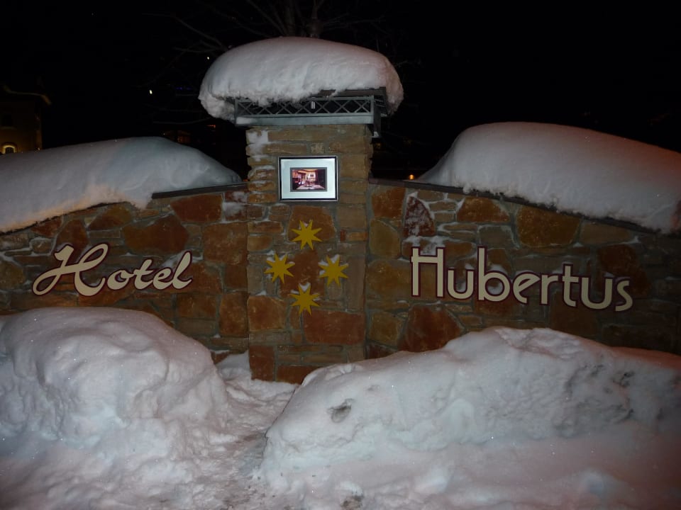 Auffahrt zum Hotel Hubertus Hotel & Apartments