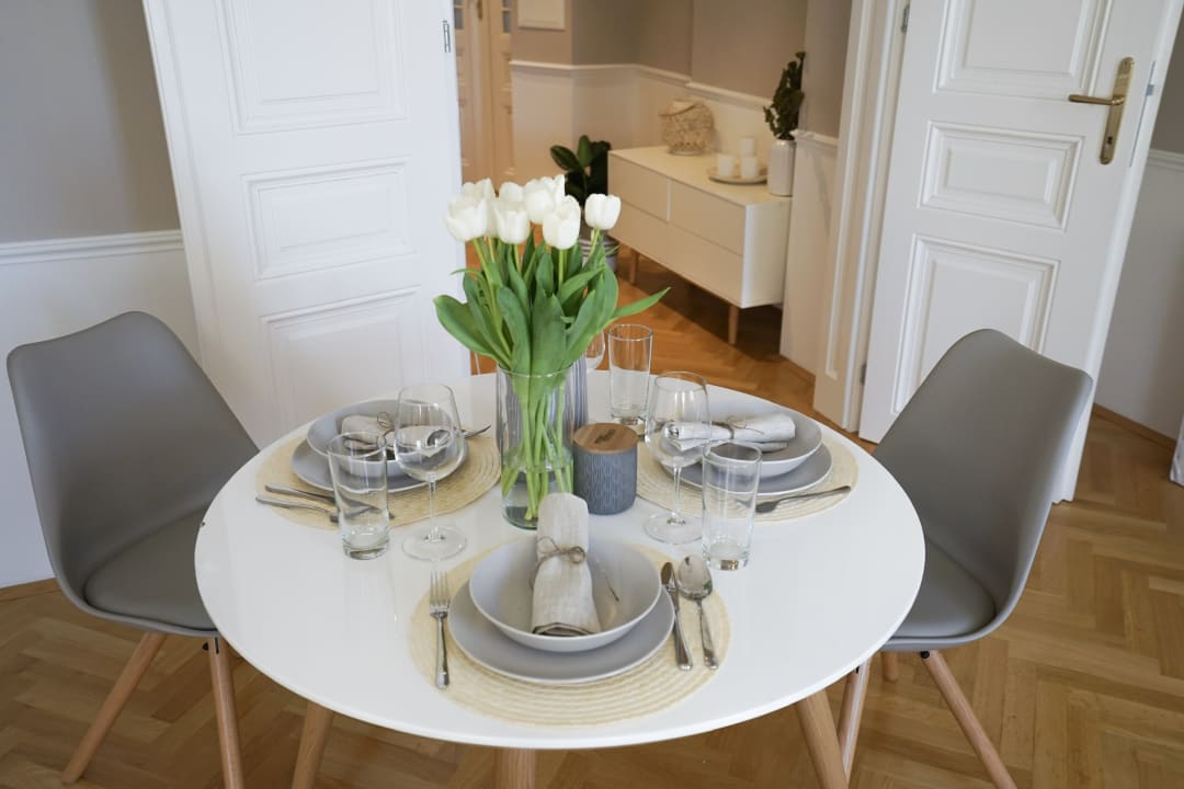 Zimmer GuestHost Apartment - Classic White Scandi