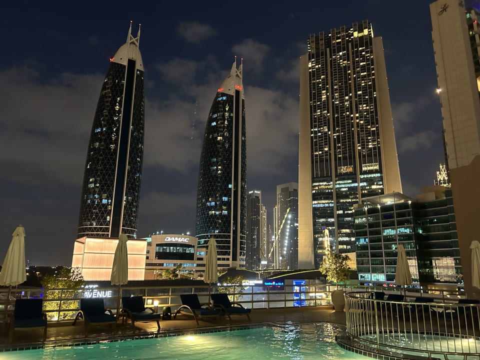 Pool Rose Rayhaan by Rotana