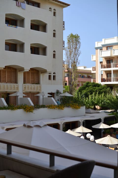 Blick vom Lobbybalkon Hotel Theartemis Palace