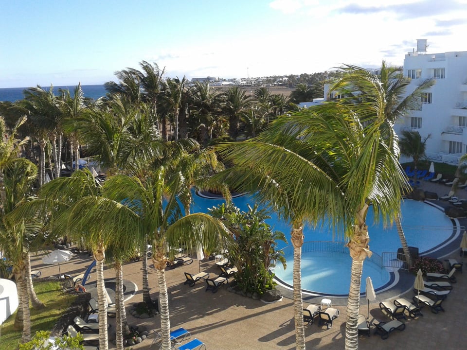 Blick auf Poolanlage vom Zimmer aus Hipotels La Geria