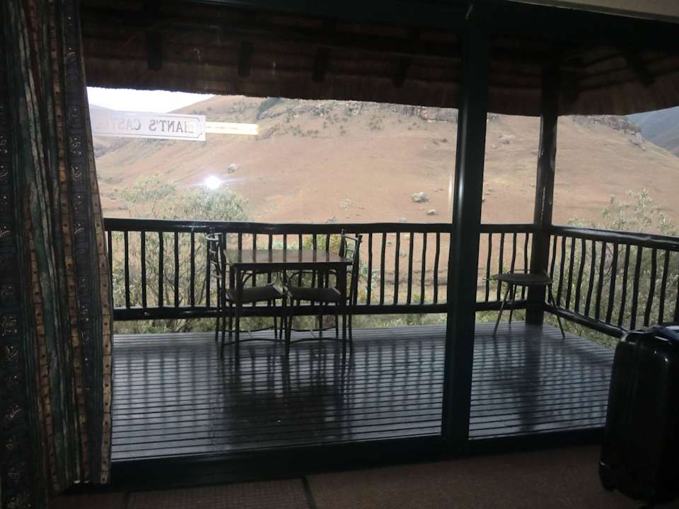 Ausblick vom Zimmer / Bett Giants Castle Camp