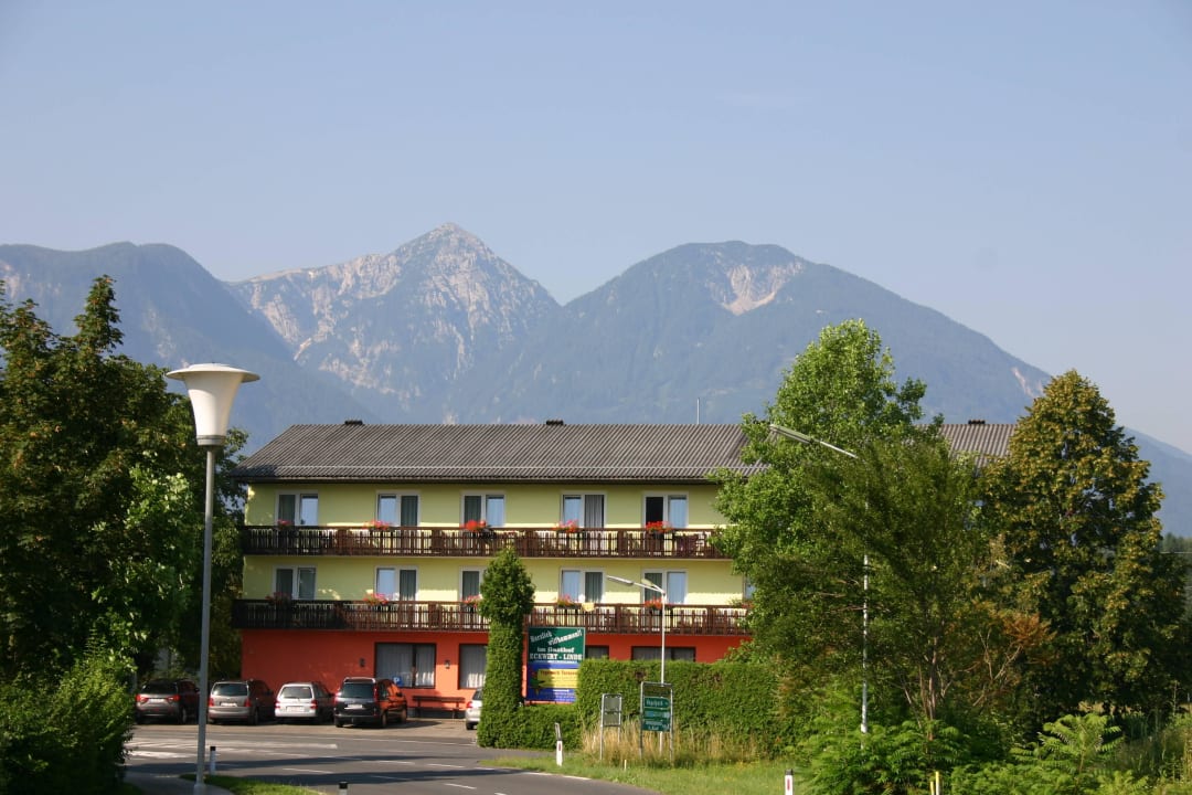 Der Berg hinterm Haus. B&B und Ferienwohnungen ECKWIRT