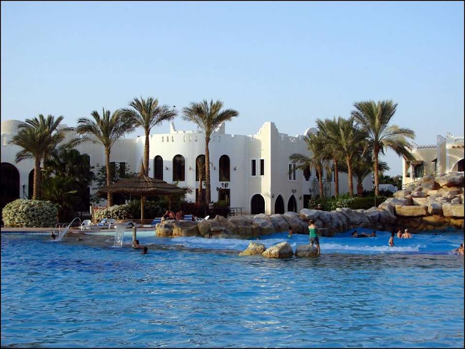 Basen przy hotelu Hotel El Faraana Reef Resort