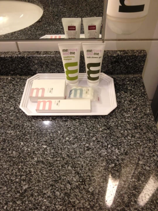 Gästeartikel im Bad  voco Dusseldorf Seestern, an IHG Hotel