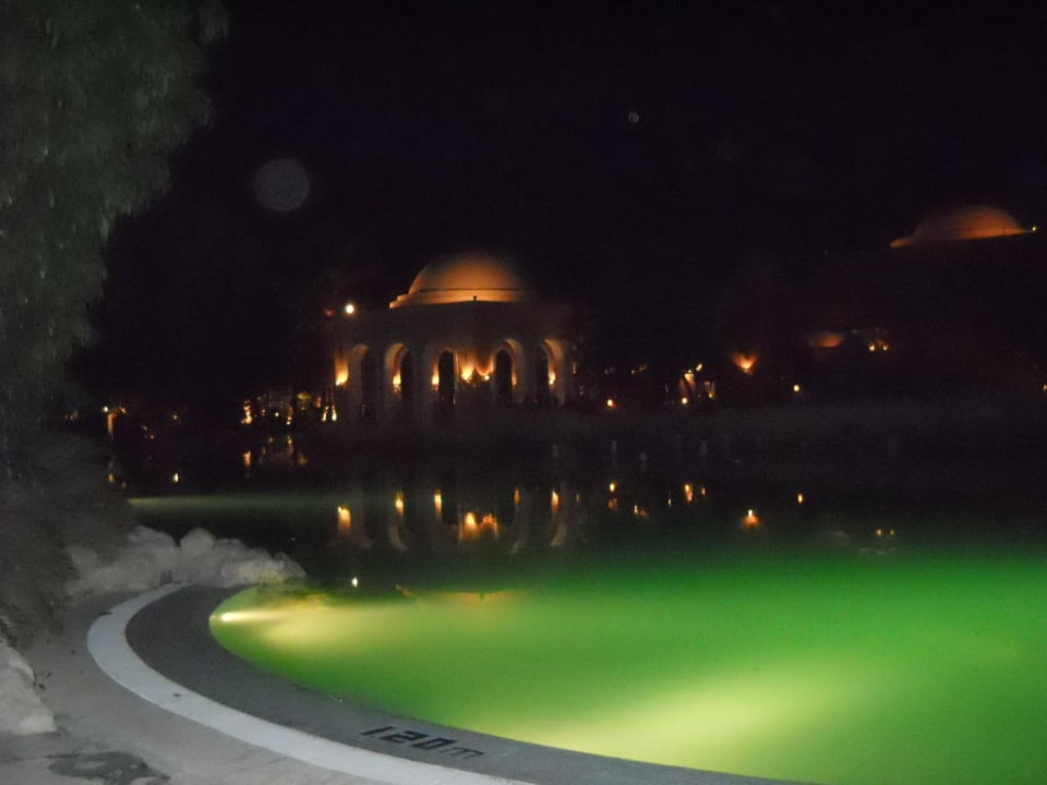 Poolanlage bei Nacht Grand Makadi