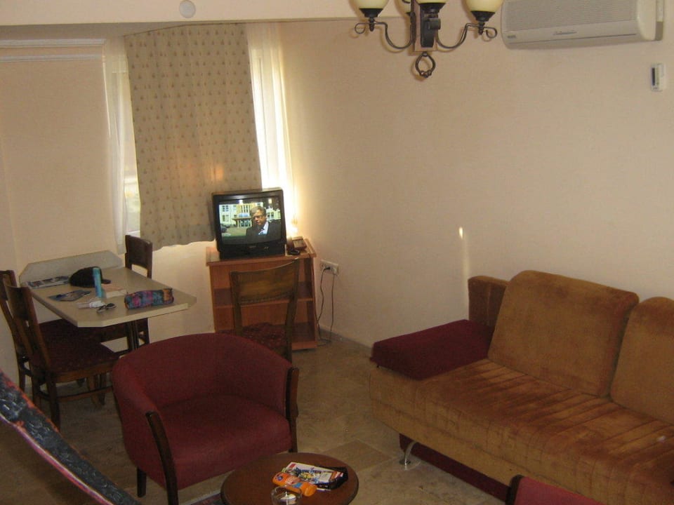 Villa Royal Atlantis Beach Hotel