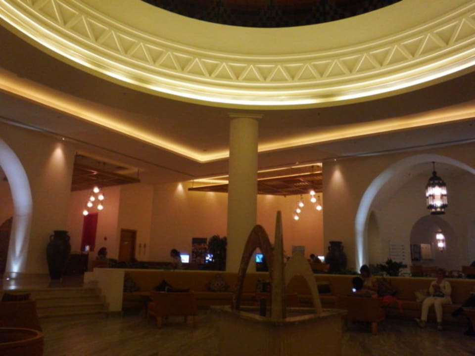 Abends in der Lobby Hilton Marsa Alam Nubian Resort