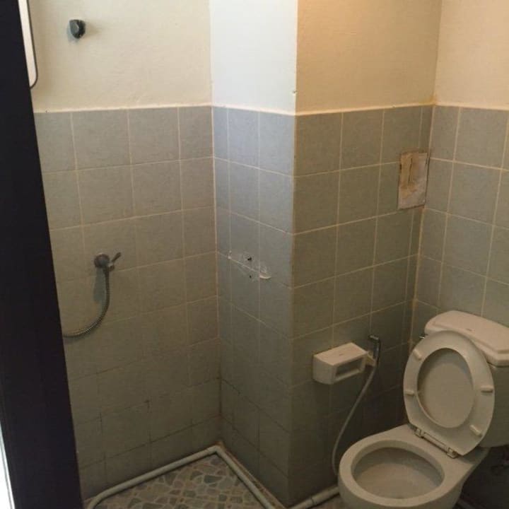 Bereitgestellte Duschraum nach Checkout Fair House Villas & Spa