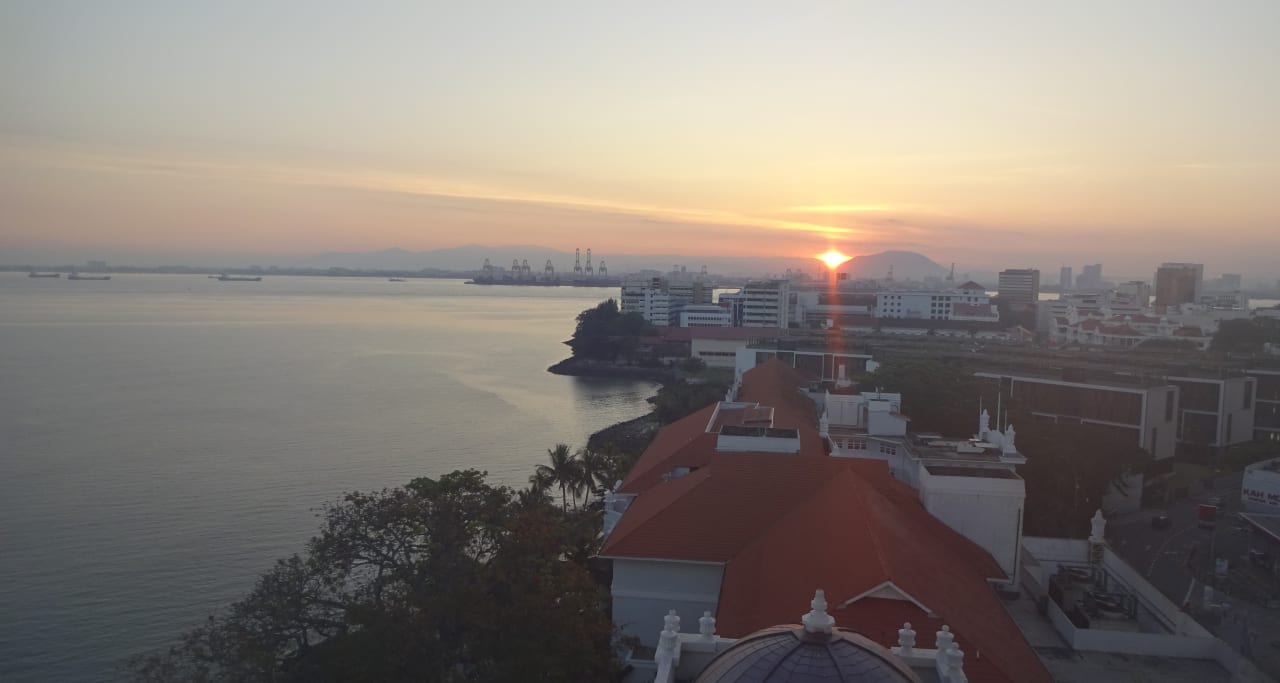 Blick vom Balkon auf George Town Eastern and Oriental Hotel Penang