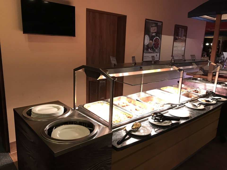 Hauptspeisen Buffet AHORN Panorama Hotel Oberhof