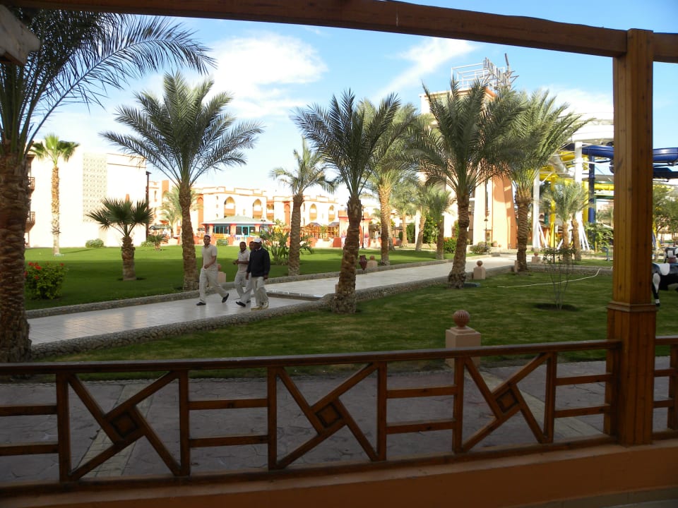 Вид из ресторана Pickalbatros Aqua Park Resort - Hurghada