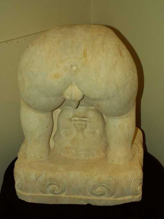 Interessante Skulptur auf der Herrentoilette Hotel Grand Mirage Resort & Thalasso Bali