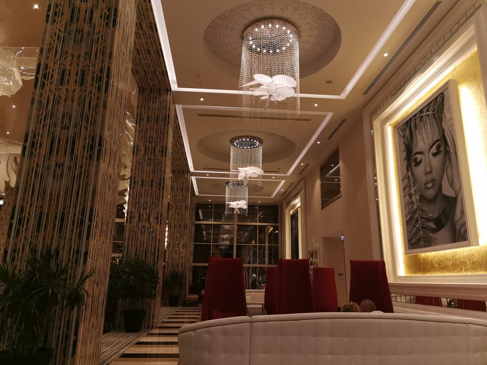 Lobby Azura Deluxe Resort & Spa Hotel