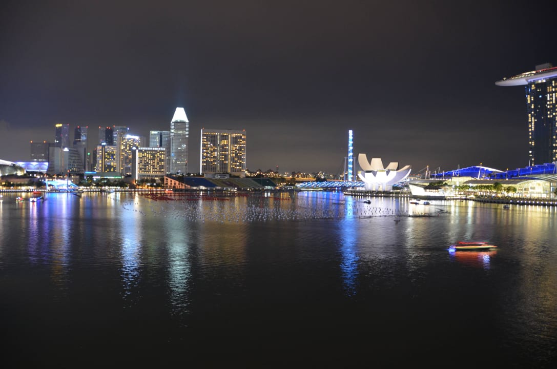 View vom Bett The Fullerton Bay Hotel Singapore