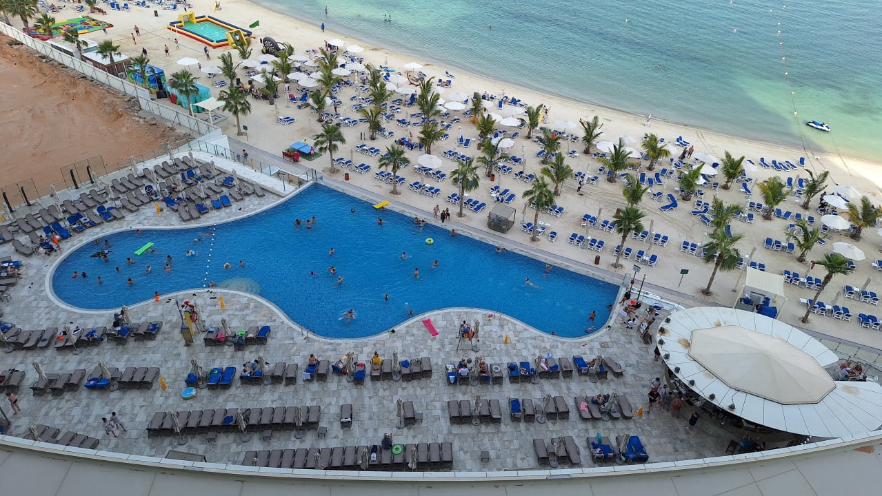 Pool Hampton by Hilton Marjan Island