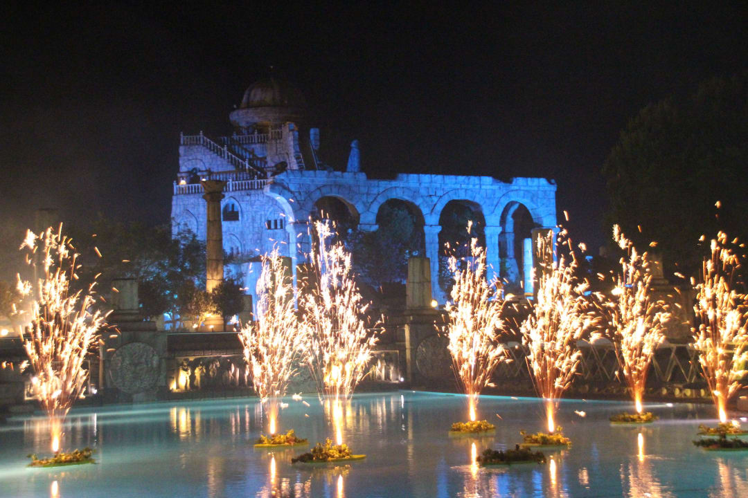 Feuerwerk am Pool Xanadu Resort Hotel