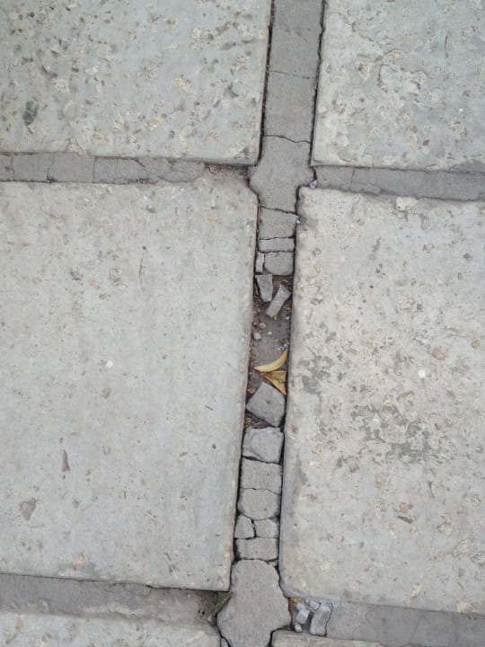 Risse im Gehweg Karafuu Beach Resort & Spa