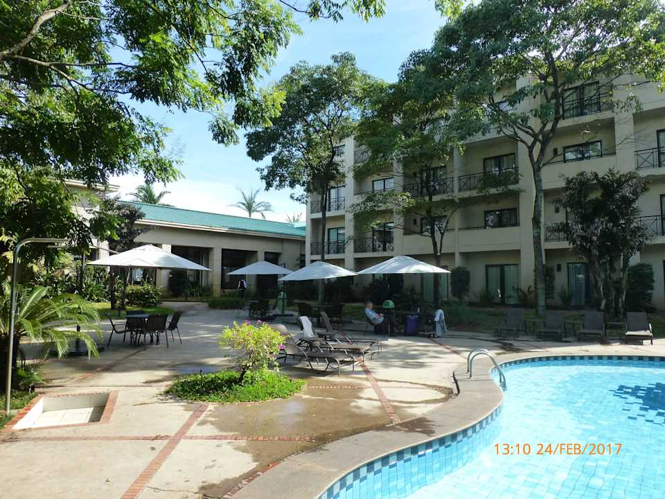 Sauberer und gepflegter Pool Hotel Panamby Guarulhos