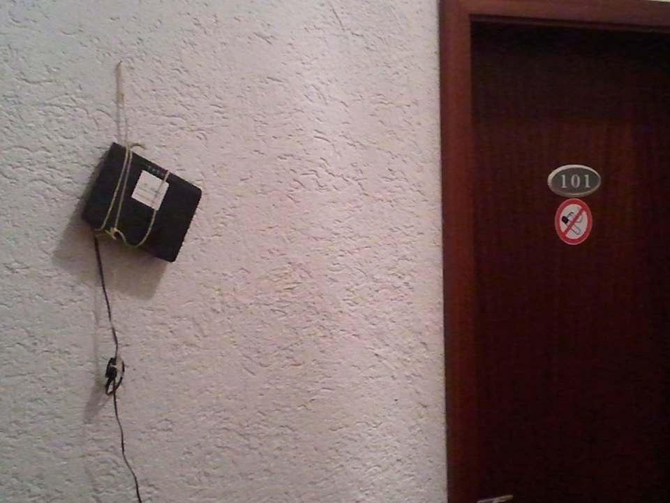 WLan- Router im Flur Hotel Maurer