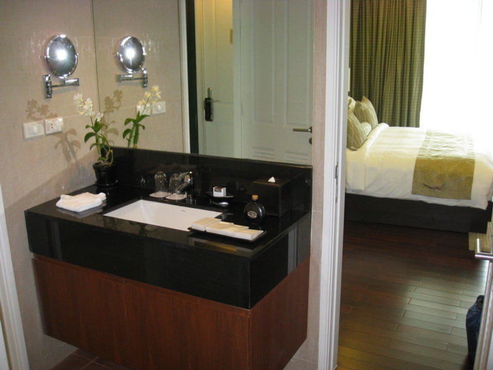 Bad Dusit Suites Hotel Ratchadamri, Bangkok