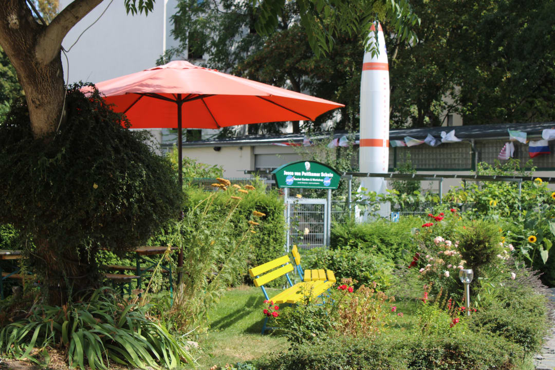 "Gartenanlage" Space Hotel im Campus der JvP Schule (Leipzig