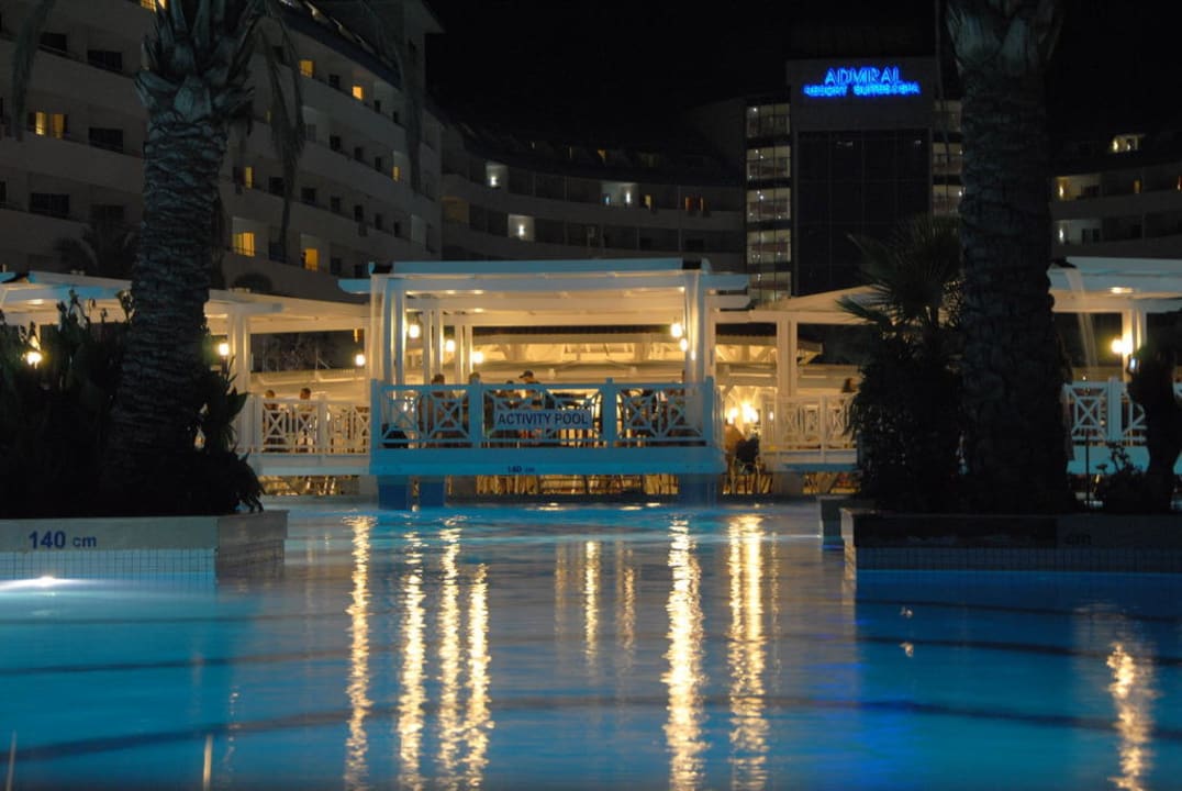Pool bei Nacht Crystal Admiral Aqua Collection