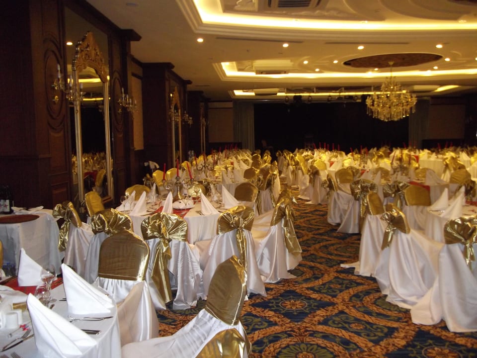 Dekorierter Saal für eine Gala Diamond Excellence Resort & Spa