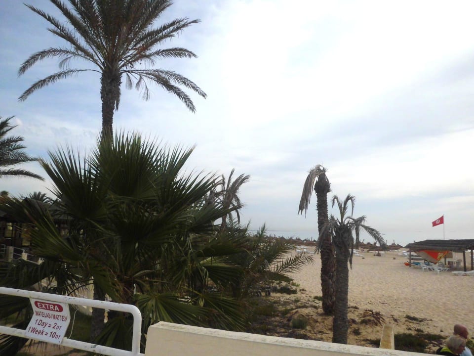 Weg vom Pool zum Strand Omar Khayam Resort & Aquapark