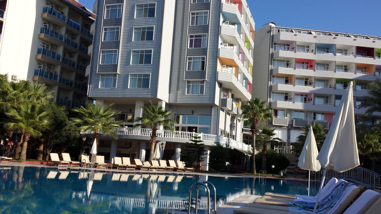 Hotel und Pool Mira Meridia Beach Hotel