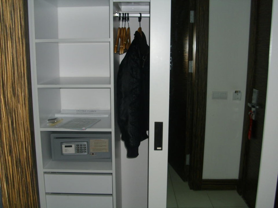 Schrank mit Safe Aria Claros Beach & Spa Resort
