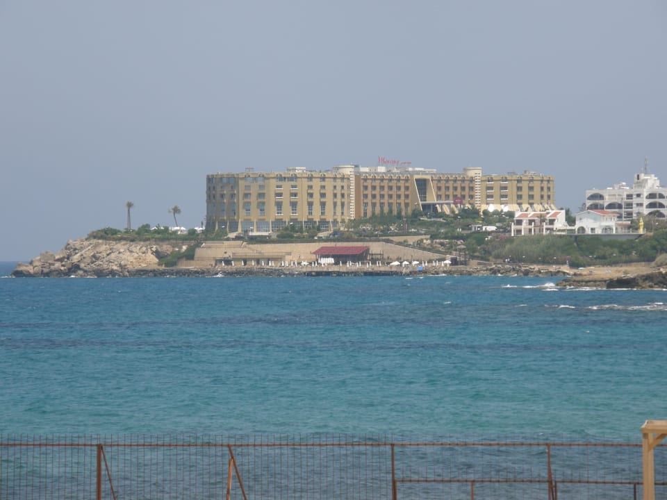 Hotel z oddali Merit Park Hotel