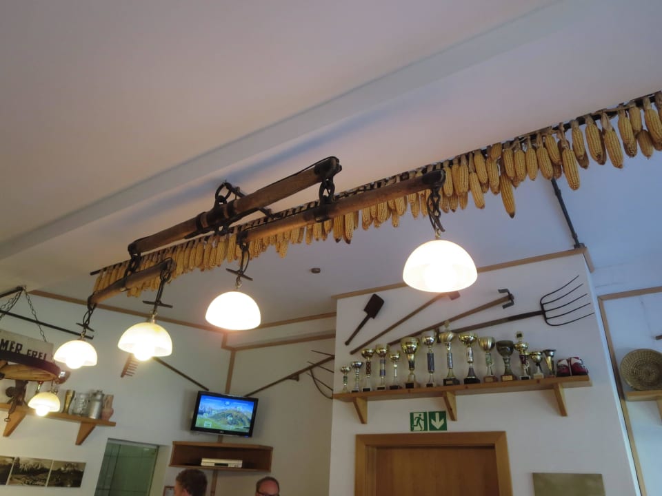 Originelle Lampen an der Deichsel Alpenstern Pension & Suites