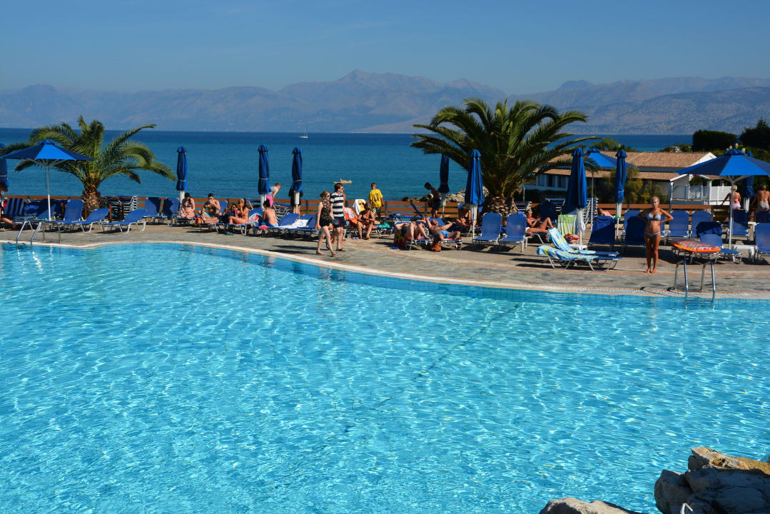 Pool mit Animation + Poolbar Hotel Mareblue Beach