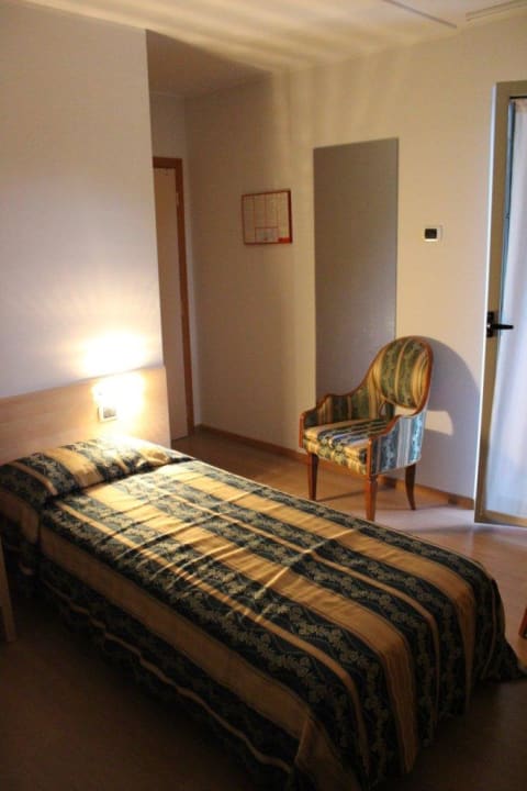 Sehr schönes, sauberes Zimmer Hotel Due Laghi