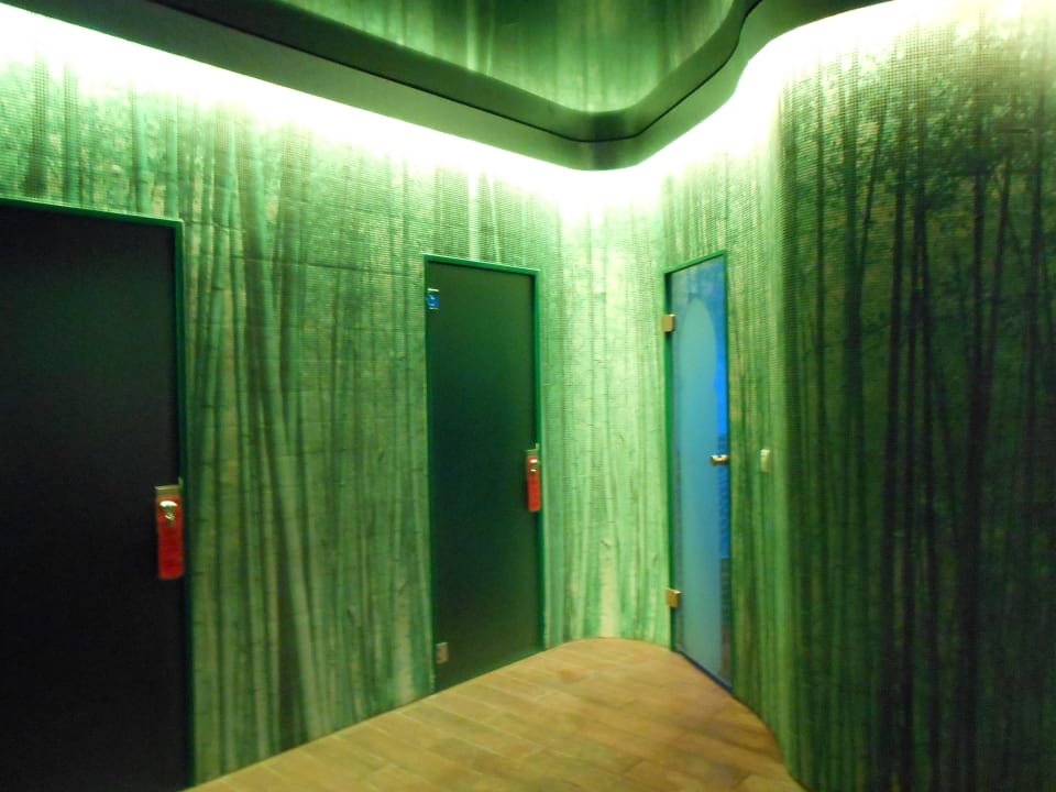 Duschen und Massageräume des Wellnessbereichs Bull Dorado Beach & Spa