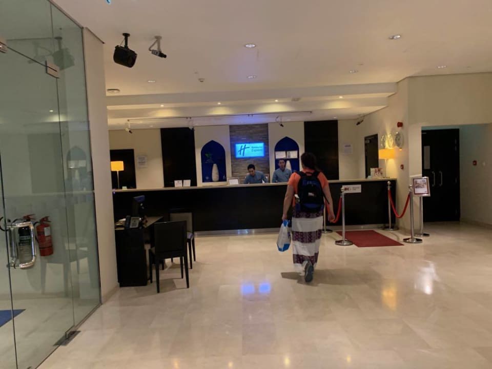 Lobby Holiday Inn Express Dubai Airport