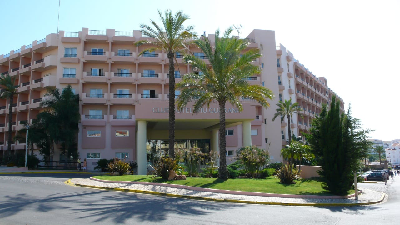 Hoteleingang 3HB Guaraná - All Inclusive