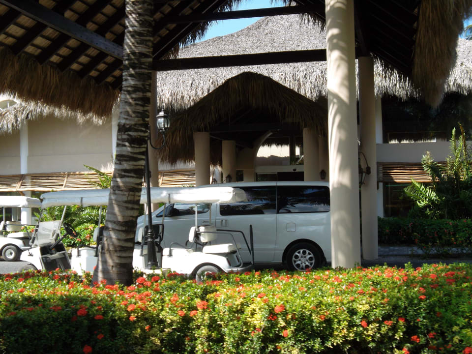 Eingang zur Lobby Grand Palladium Select Bávaro Resort & Spa