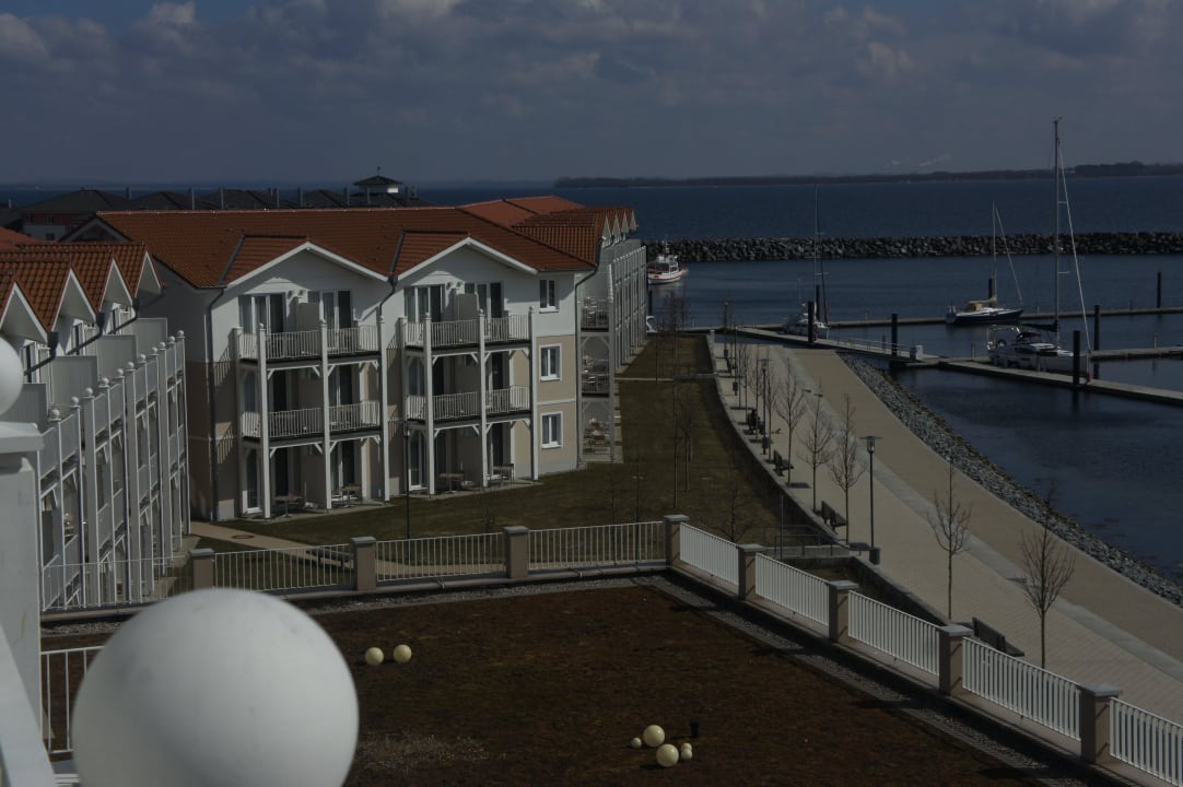 Blick auf das Hotel von der Hafenseite Lindner Hotel Boltenhagen, part of JdV by Hyatt